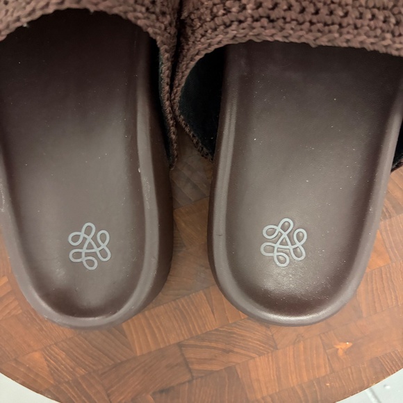 The Sak Bolinas Women's Brown Suede Clogs Size 9 - Picture 7 of 9